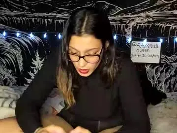 Offline futuresizequeen on Chaturbate