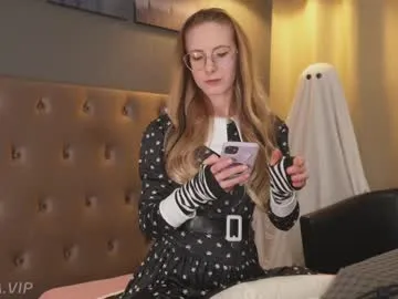 girl_i_am on Chaturbate