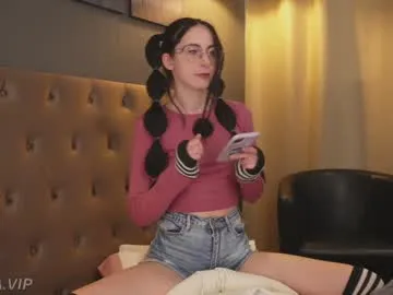 girl_i_am on Chaturbate