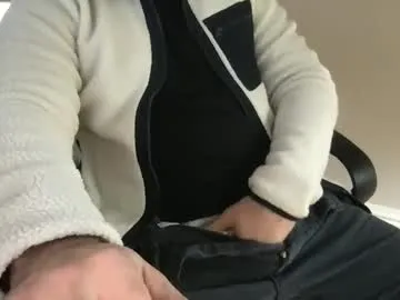 Offline hairydaddy112288 on Chaturbate