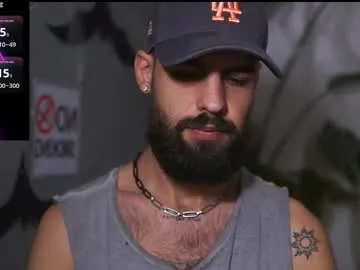 Freechat hairyrobxxx on Chaturbate