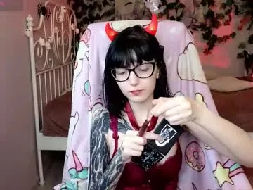 Offline hazeltompson on Chaturbate