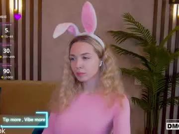 holl1would from Chaturbate