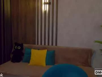 holl1would from Chaturbate