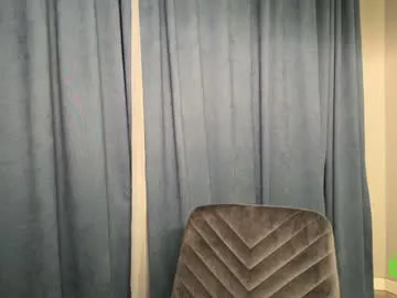 Offline hollyextra on Chaturbate