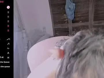 Offline honeyapplealaska on Chaturbate