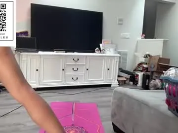 Offline honeybelle8 on Chaturbate