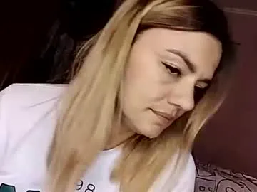 Offline krisssexi on Chaturbate