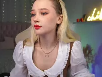 Offline laurawifeness on Chaturbate