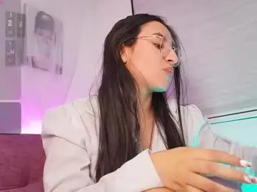leila_petitee on Chaturbate
