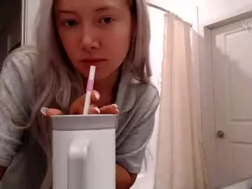 Offline lilyyymonroee on Chaturbate