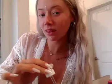 Offline lilyyymonroee on Chaturbate