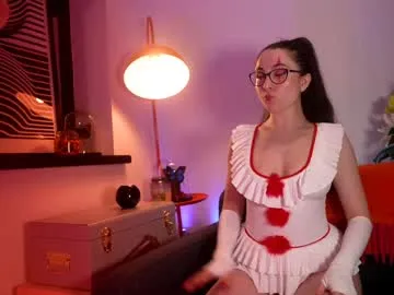 Offline littlee33 on Chaturbate