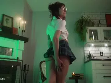 Offline lizmreow on Chaturbate