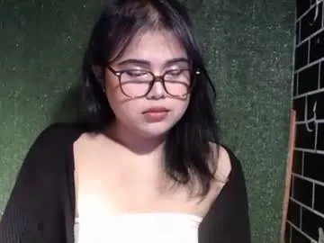 lovelypinaychubsx on Chaturbate
