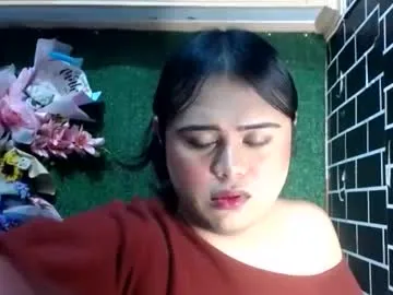 lovelypinaychubsx on Chaturbate