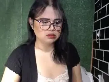 lovelypinaychubsx on Chaturbate