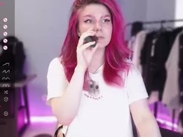 Offline makelovenotwarbitchess on Chaturbate