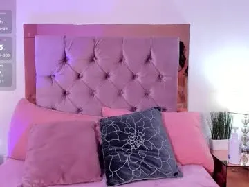 Freechat melanie__hills on Chaturbate