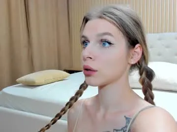 mila_polly_and_forester on Chaturbate