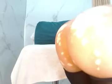 mollyguns from Chaturbate