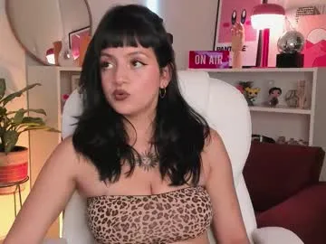 nahiapaws on Chaturbate