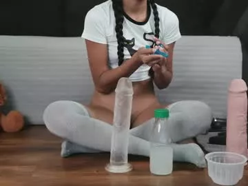 Offline naughtyannalee on Chaturbate