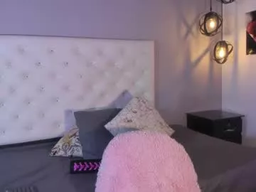 Freechat nicollee_heart on Chaturbate