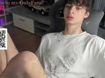 Offline oliverrgroove on Chaturbate