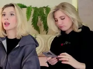 Freechat pinkadele on Chaturbate