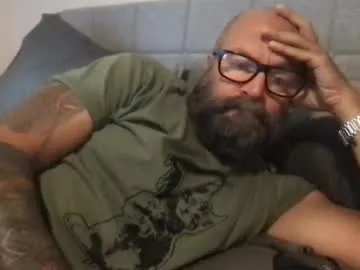 Offline pleasesitonmycock on Chaturbate