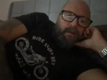 Offline pleasesitonmycock on Chaturbate