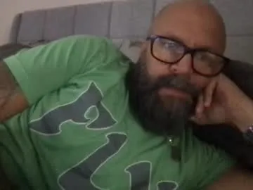 Offline pleasesitonmycock on Chaturbate