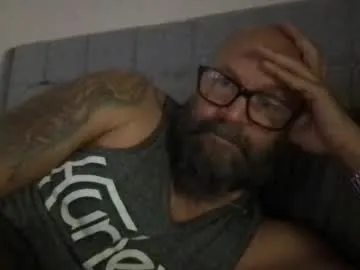 Offline pleasesitonmycock on Chaturbate