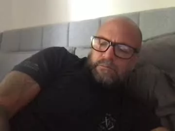 Offline pleasesitonmycock on Chaturbate