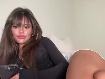 Offline poutyselena on Chaturbate