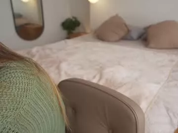 Freechat rebeccastonee on Chaturbate