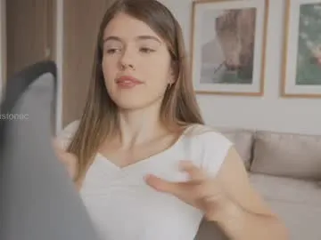 Freechat rebeccastonee on Chaturbate