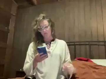 Freechat rubywavesback on Chaturbate