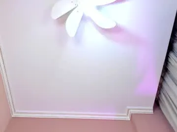 Freechat serenaaveline on Chaturbate