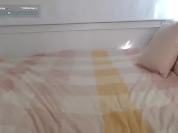 Offline sexyskyee_ on Chaturbate