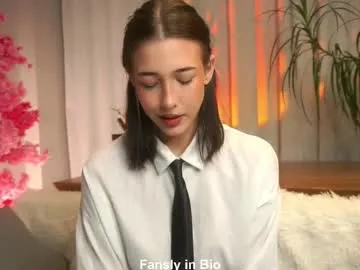 Offline signehinz on Chaturbate