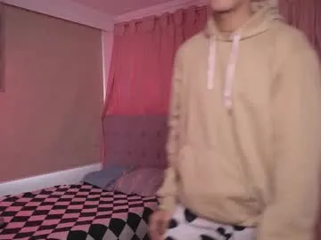 Offline teobrowny_ on Chaturbate