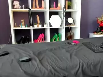 Freechat tinas5 on Chaturbate