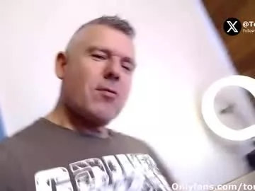 Offline tomfoxcam on Chaturbate