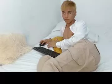 tommyfoxboy on Chaturbate 