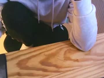 toohugeandstonedxoxo from Chaturbate