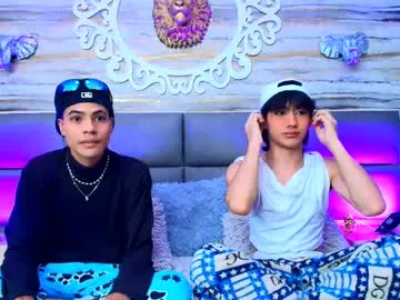 Offline twinslovers_ on Chaturbate