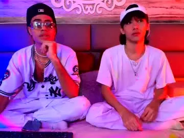 Offline twinslovers_ on Chaturbate