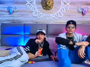 Offline twinslovers_ on Chaturbate